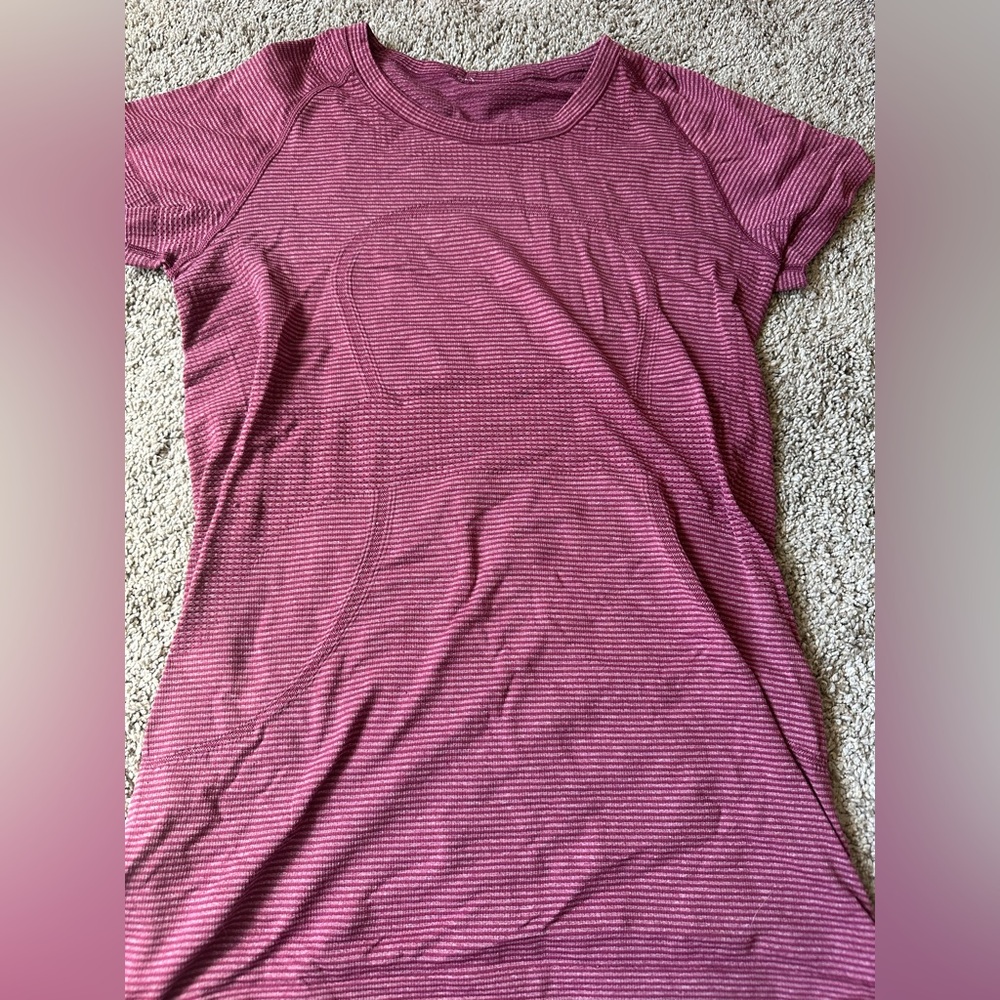 pink striped size 8 short sleeve lululemon swiftly tech!
